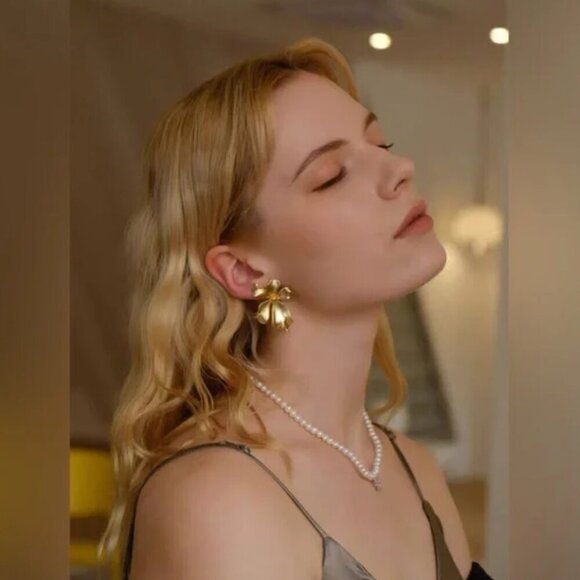 18K Gold Plated Flower Earrings - Picture 5 of 8